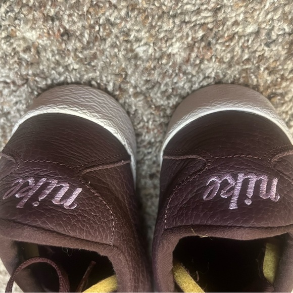 Nike - Picture 2 of 4